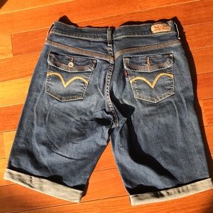 LEVI’S BERMUDA DENIM JEAN SHORTS